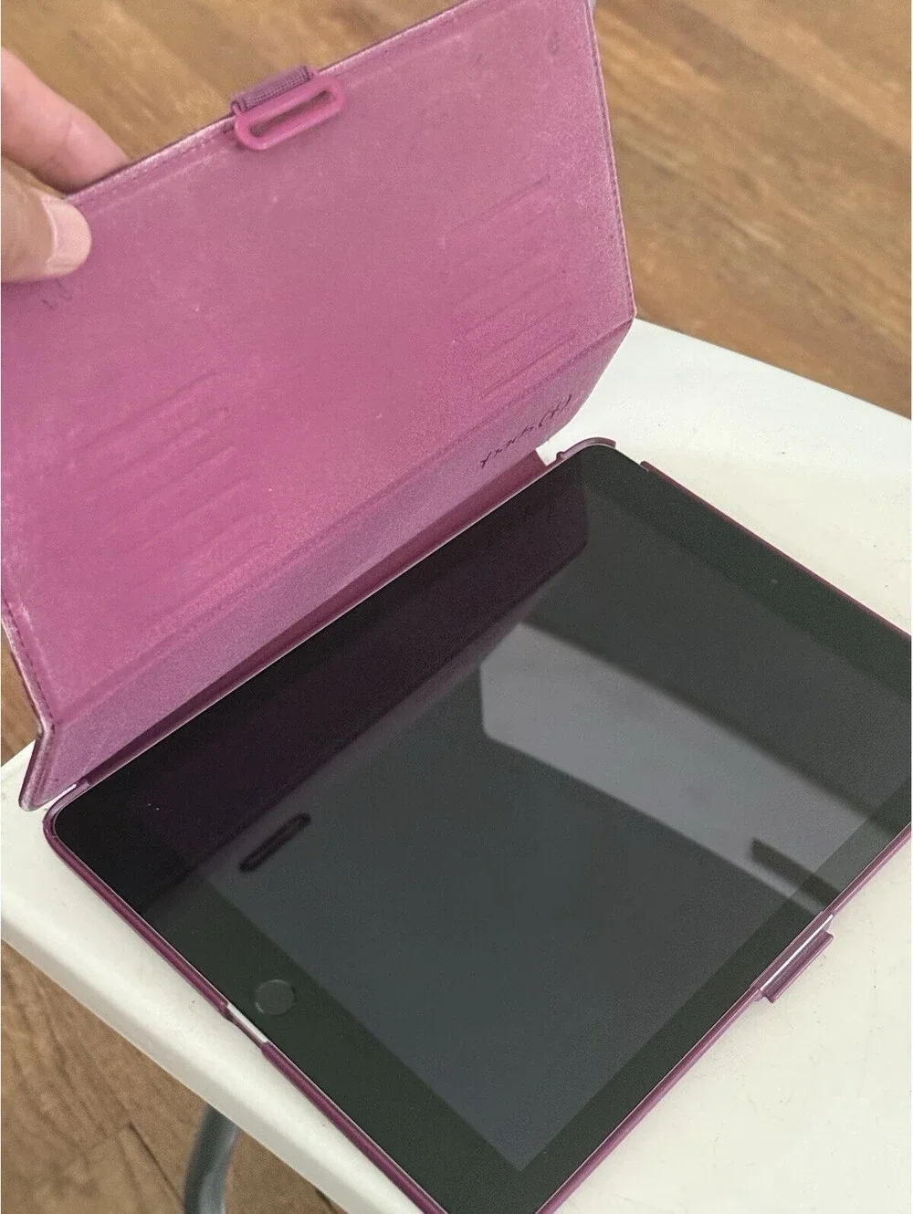 Apple iPad (5th Gen) A1823 32GB Wi-Fi + Cellular Tablet  Space Gray Good Cond